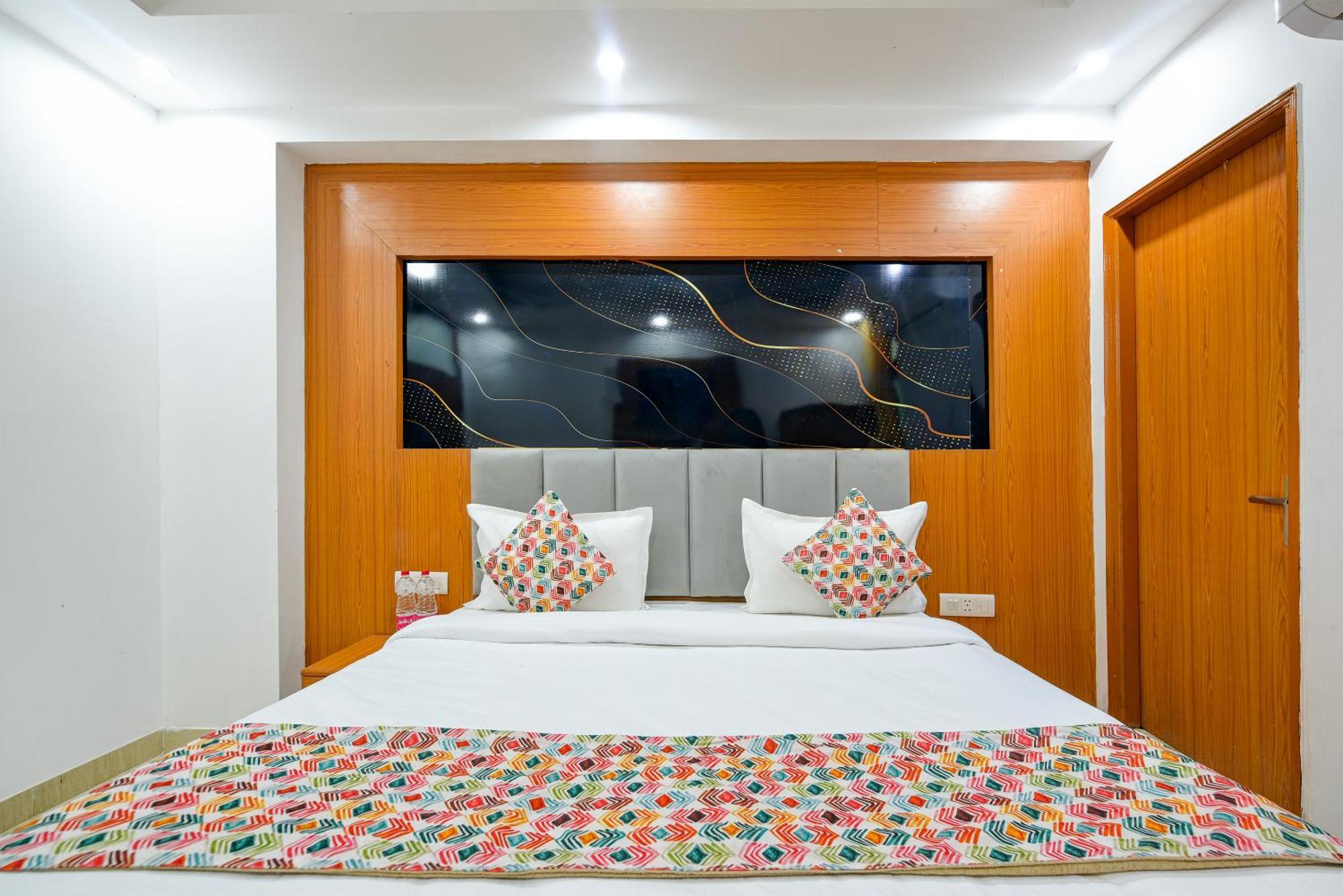 Airport Hotel Kiara - New Delhi Airport Buitenkant foto