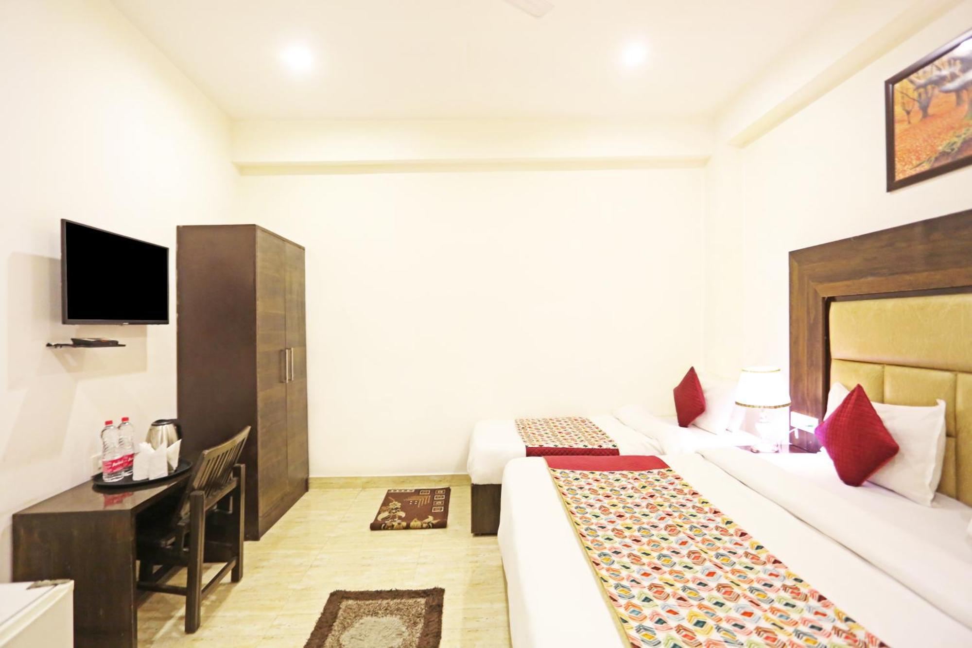 Airport Hotel Kiara - New Delhi Airport Buitenkant foto