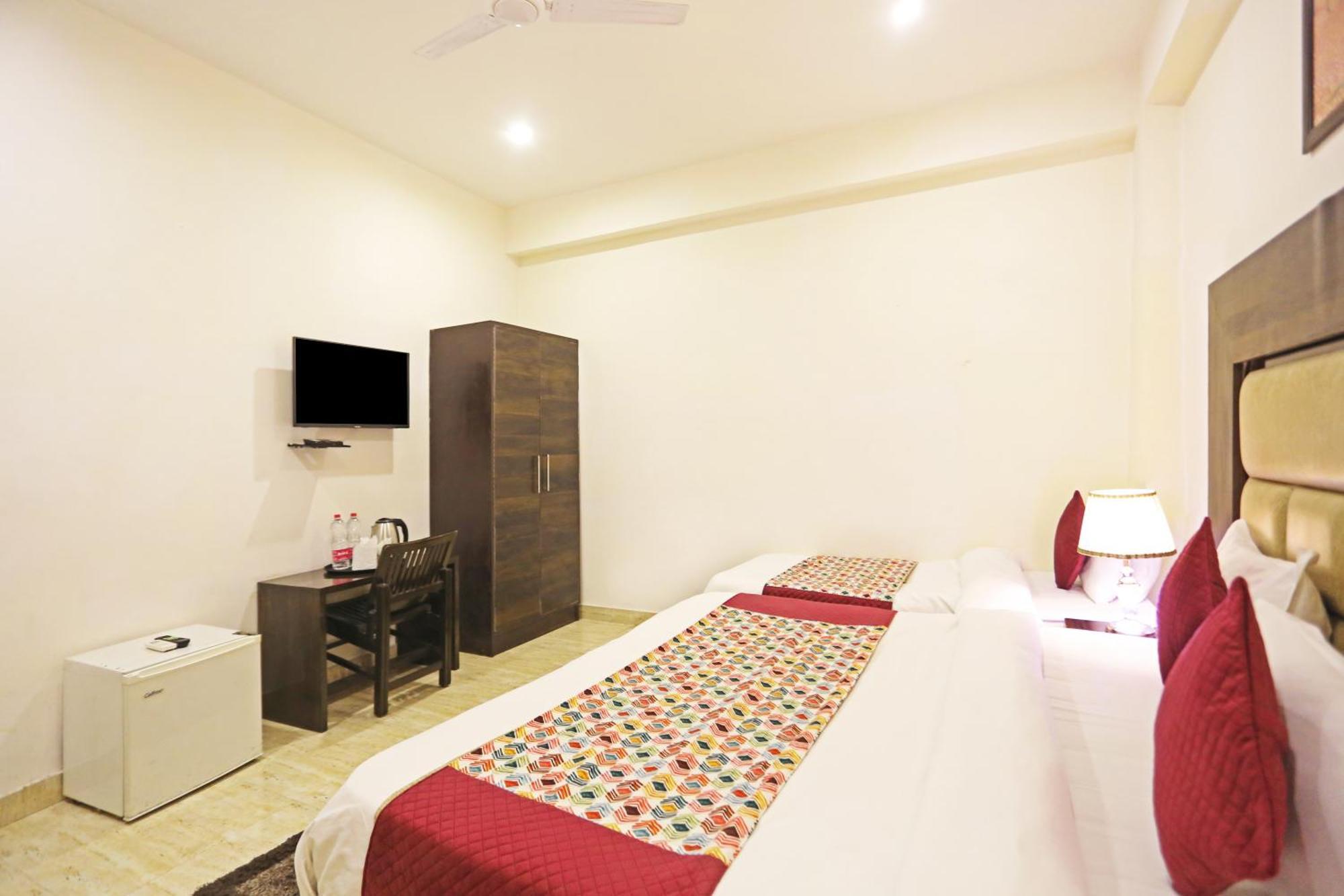Airport Hotel Kiara - New Delhi Airport Buitenkant foto