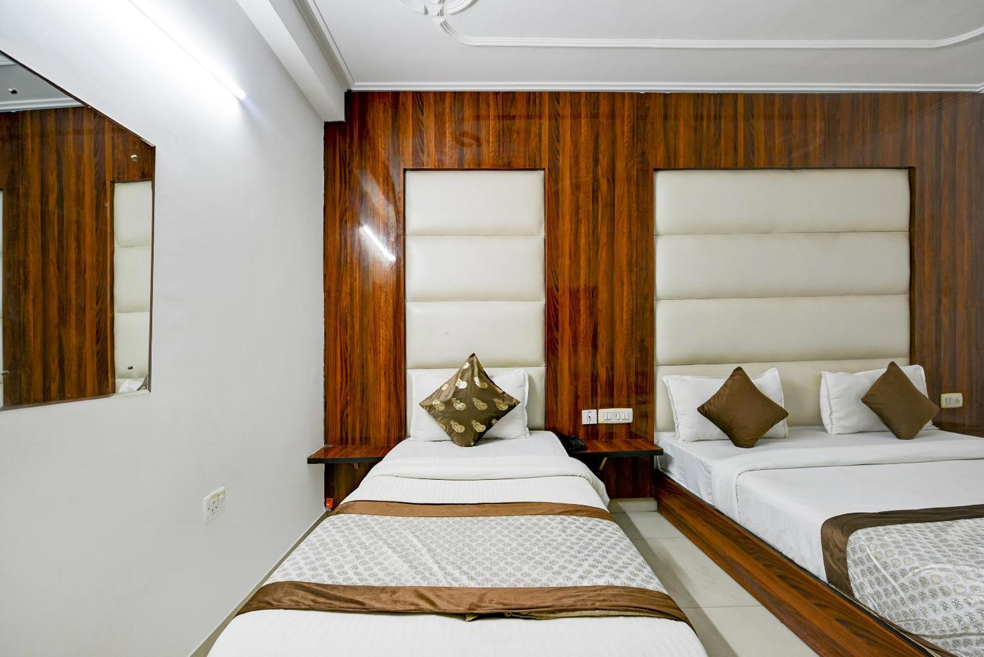 Airport Hotel Kiara - New Delhi Airport Buitenkant foto