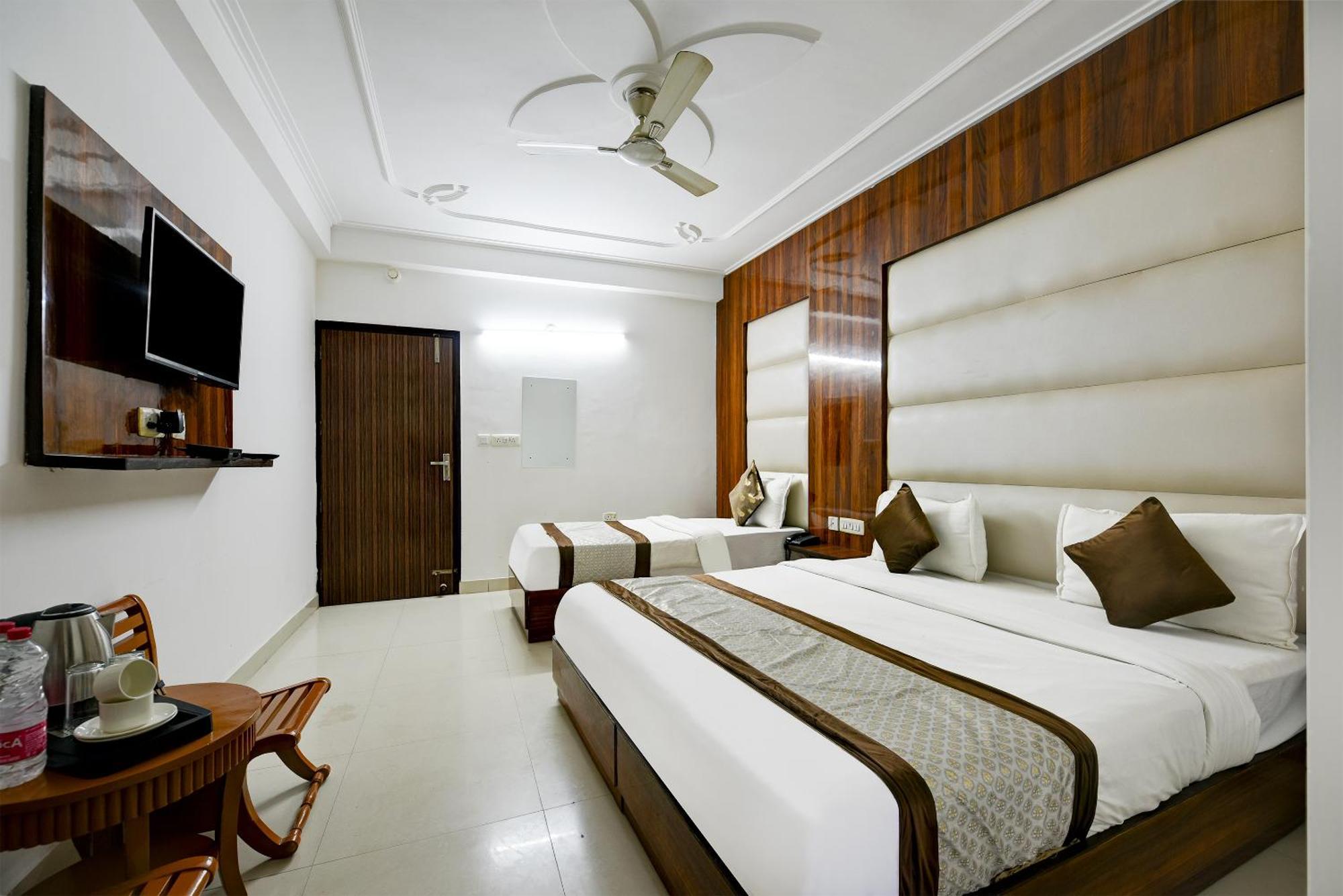 Airport Hotel Kiara - New Delhi Airport Buitenkant foto