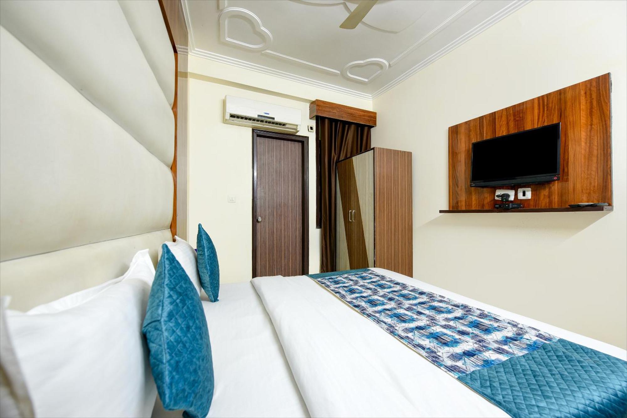 Airport Hotel Kiara - New Delhi Airport Buitenkant foto