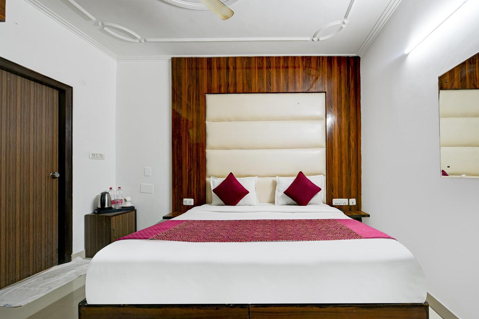Airport Hotel Kiara - New Delhi Airport Buitenkant foto