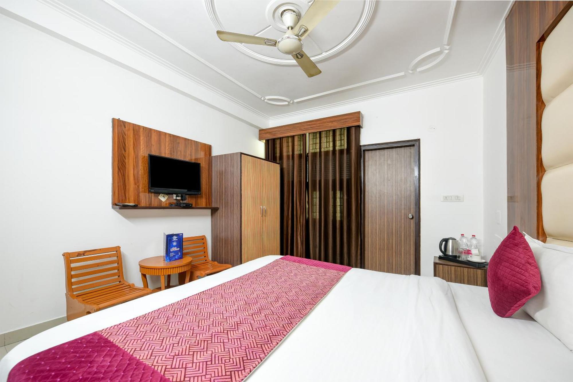 Airport Hotel Kiara - New Delhi Airport Buitenkant foto