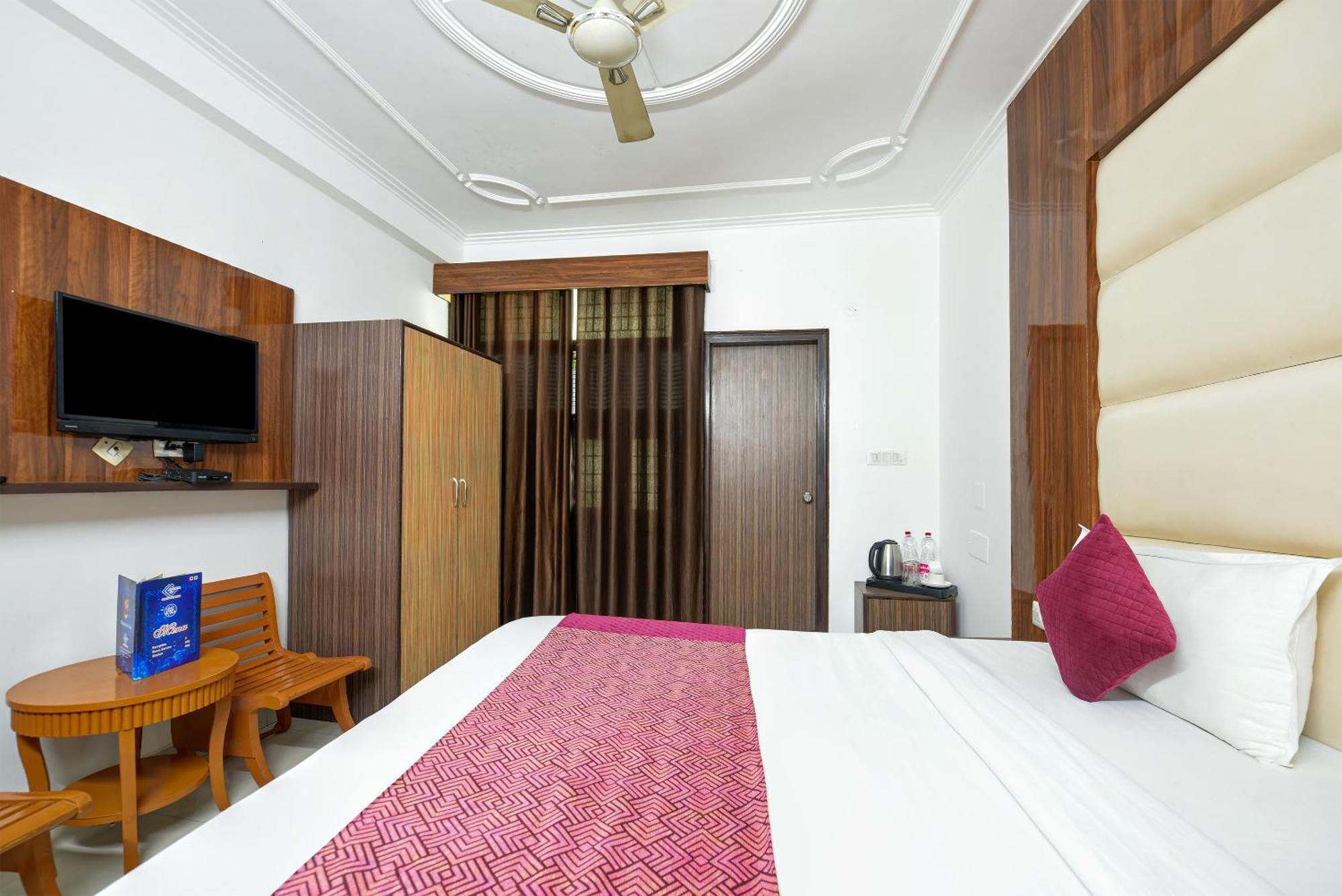 Airport Hotel Kiara - New Delhi Airport Buitenkant foto